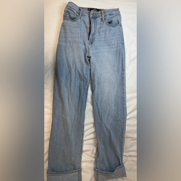 Hollister Denim - High rise light blue hollister dad jeans with cuff at the bottom size 25